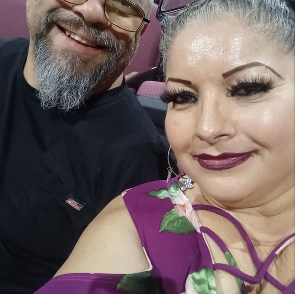 Meet your Posher, Cynthia - Picture 3 of 3